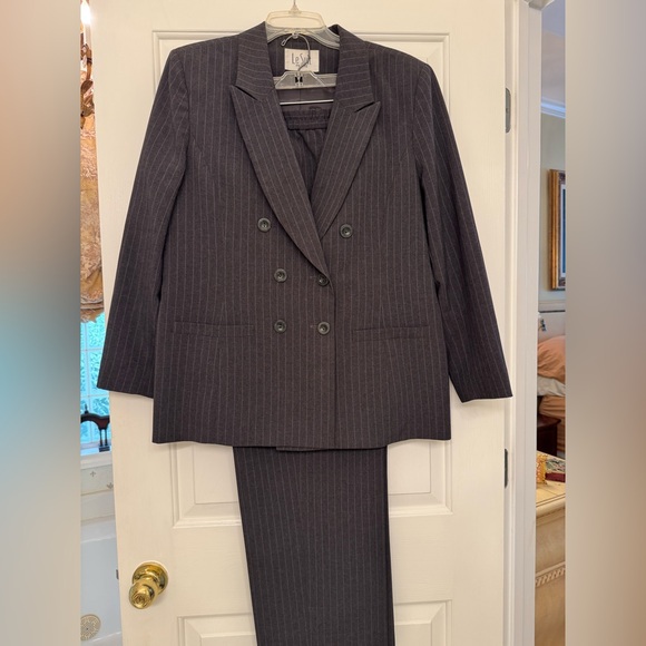 16P LeSuit Charcoal Gray Double Breasted pinstriped pantsuit - Picture 11 of 11